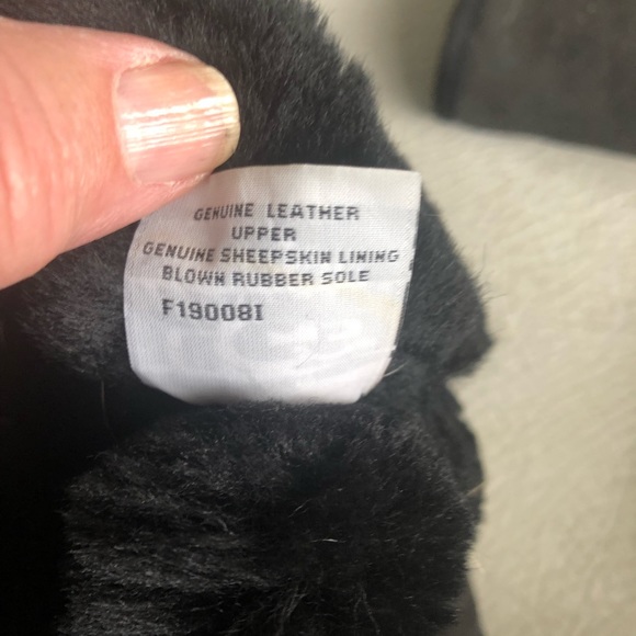UGG high sheepskin boots used like new - Picture 3 of 5